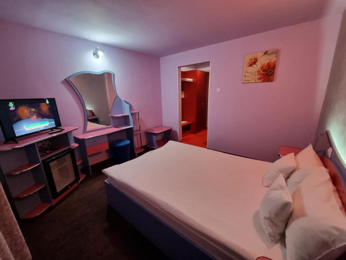 Hotel Yax Cîmpeni Εξωτερικό φωτογραφία